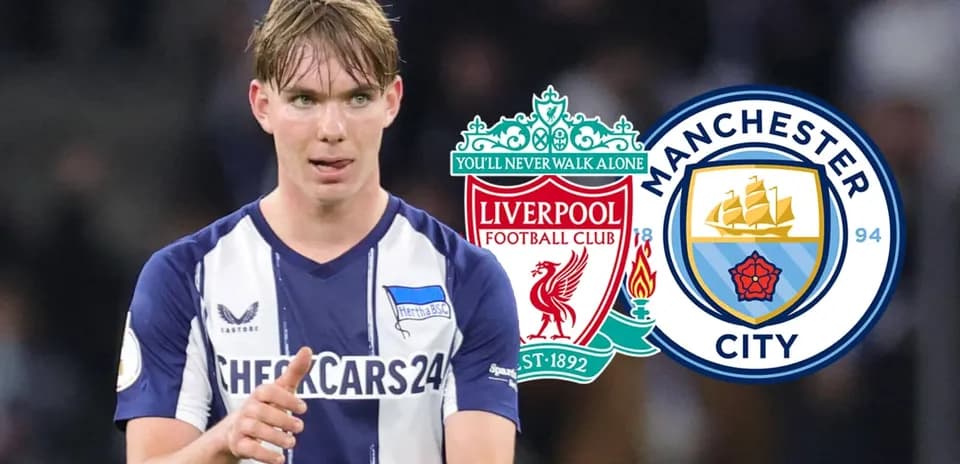 Jugador señalando mientras logos de Liverpool y Manchester City están visibles