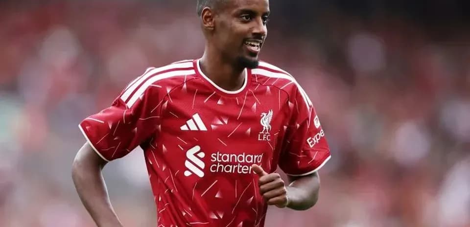 Jugador de Liverpool sonriendo en el campo