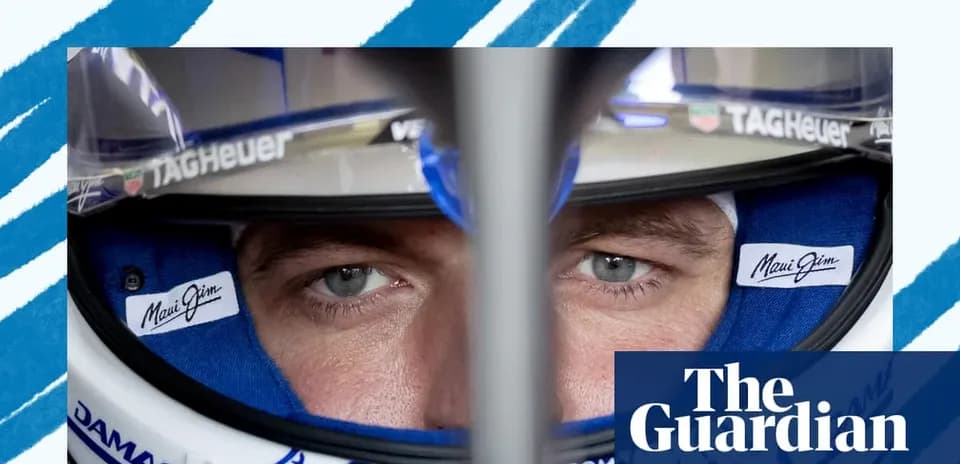 Piloto de Fórmula 1 en su casco durante carrera