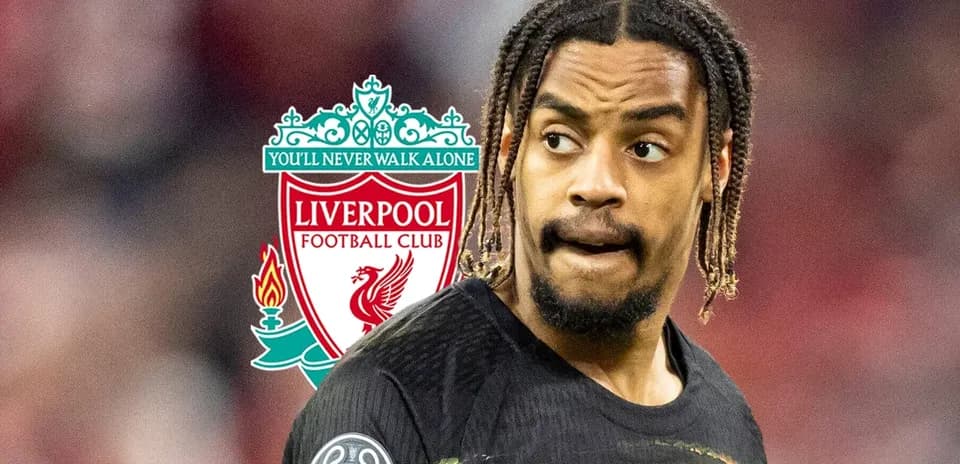 Jugador de Liverpool en acción con logo del club