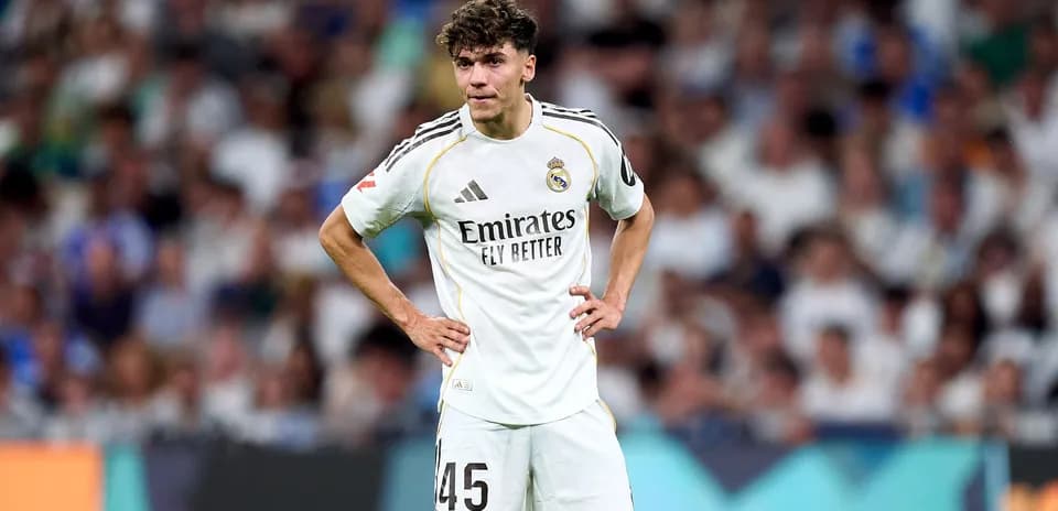 Jugador del Real Madrid en el campo durante el partido