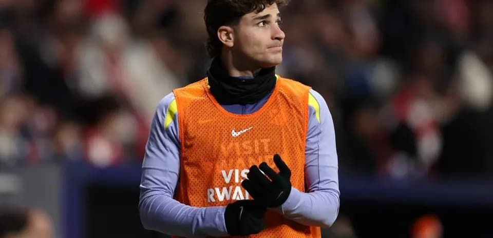Portero en el banquillo durante el partido