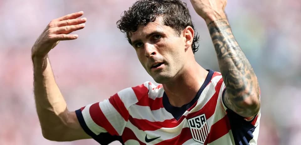 Jugador de la selección de EE. UU. gesticulando en el campo