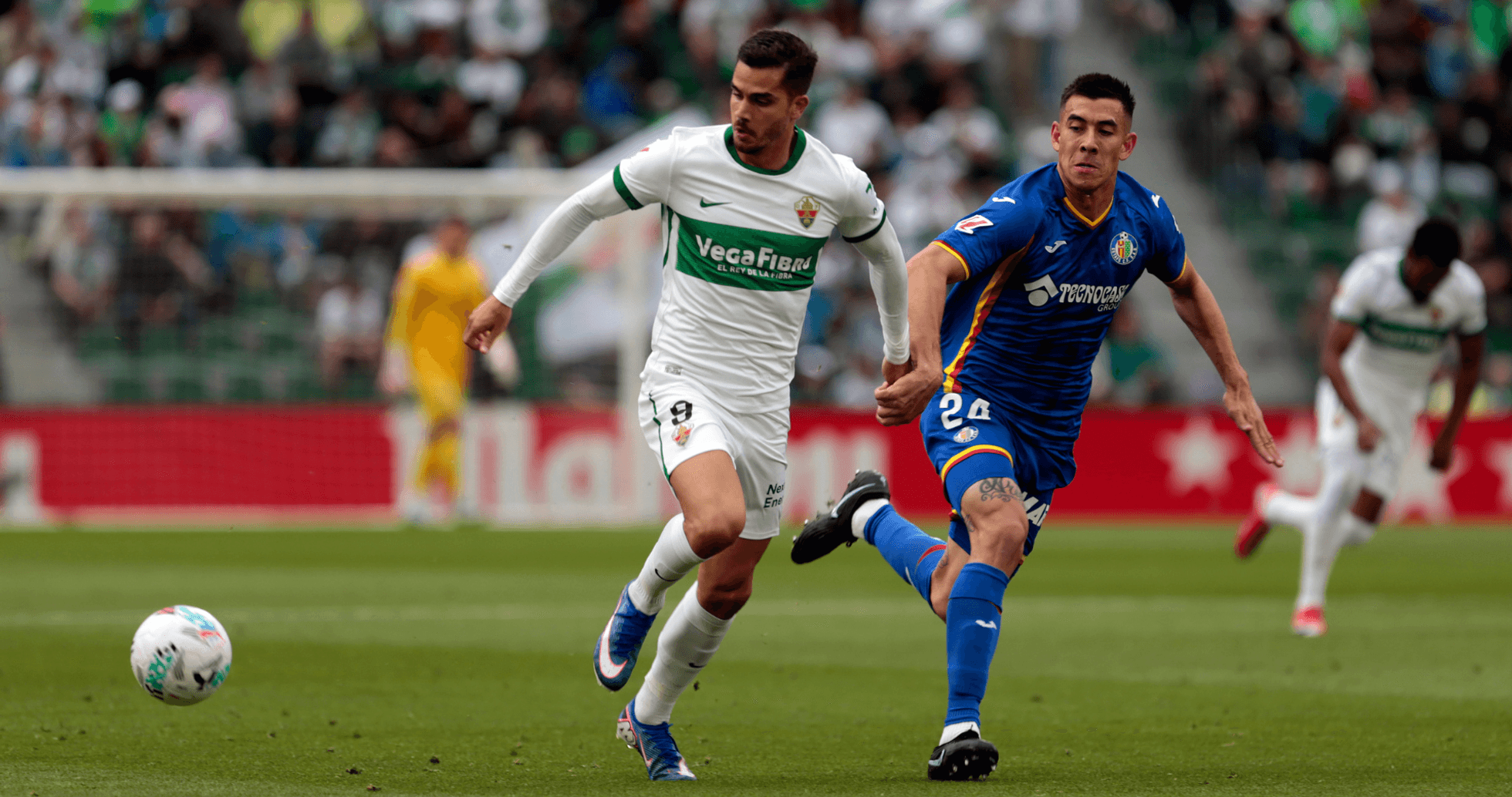 Jugadores de Elche y Getafe en acción