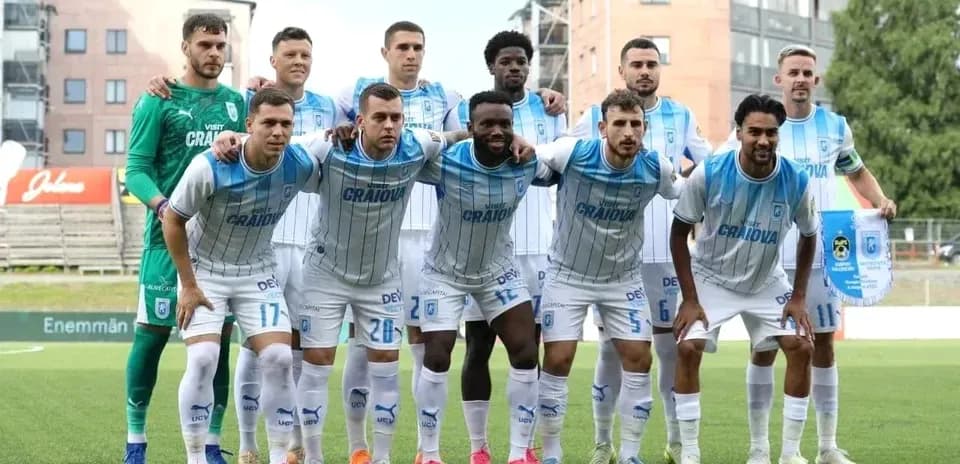 Jugadores de Universitatea Craiova en alineación