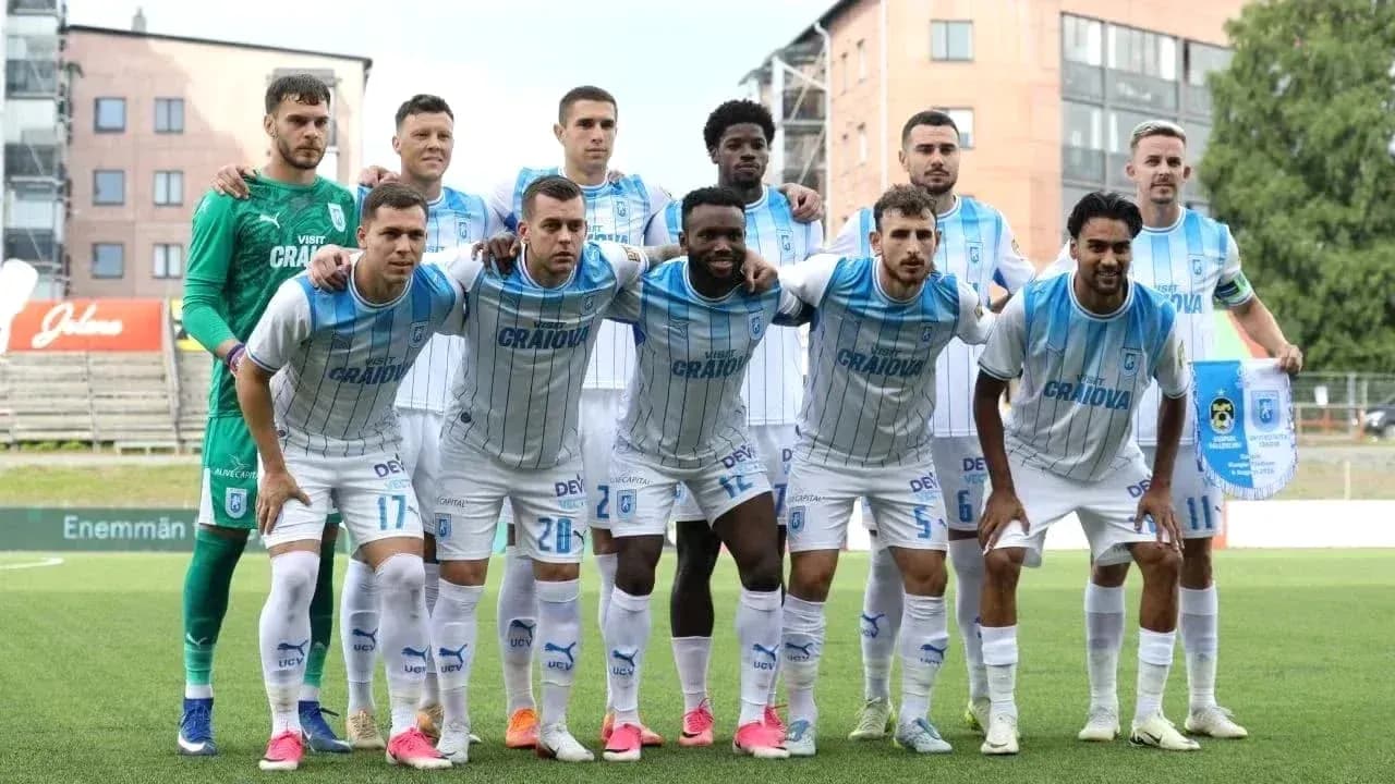 Jugadores de Universitatea Craiova en alineación