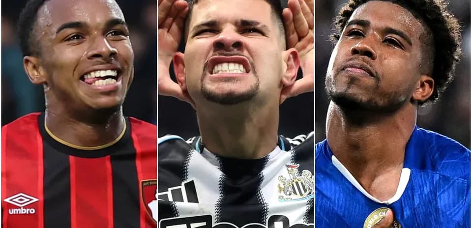 Tres jugadores celebrando en sus respectivos equipos