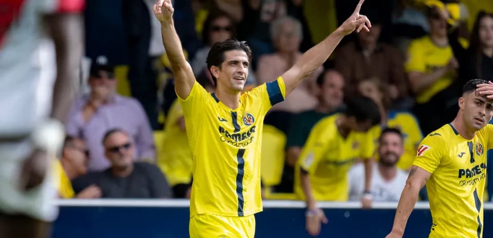 Jugador de Villarreal celebra un gol