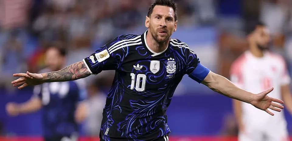 Lionel Messi celebrando un gol en un partido