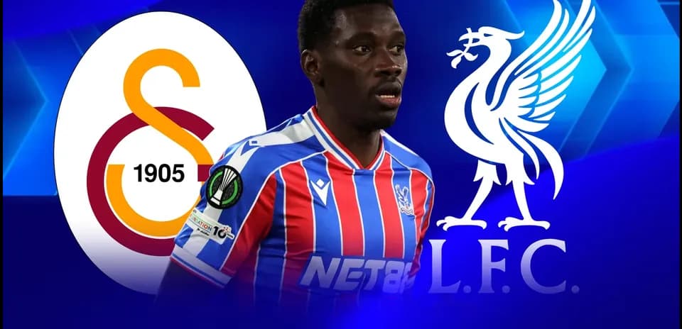 Jugador con camisetas de clubes y logotipos de equipos