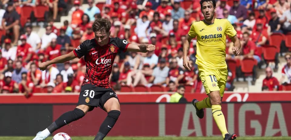 Jugador de Mallorca disparando a puerta contra Villarreal