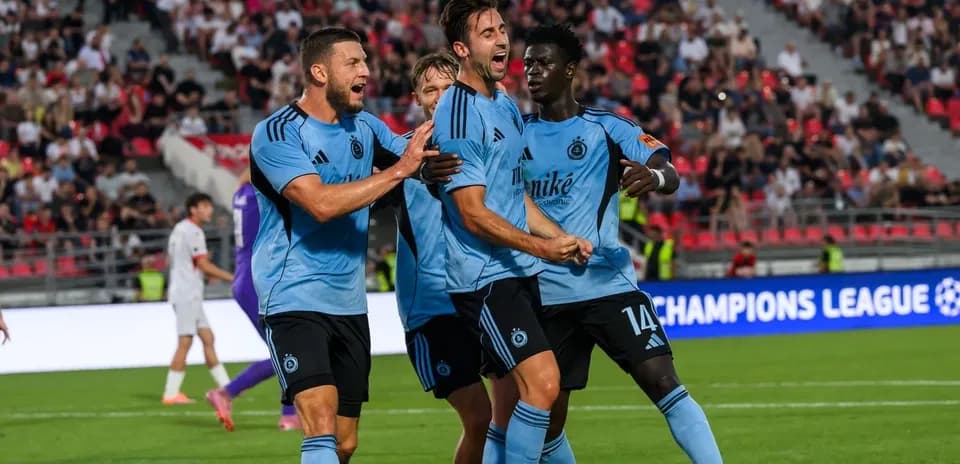 Jugadores de Slovan Bratislava celebrando un gol