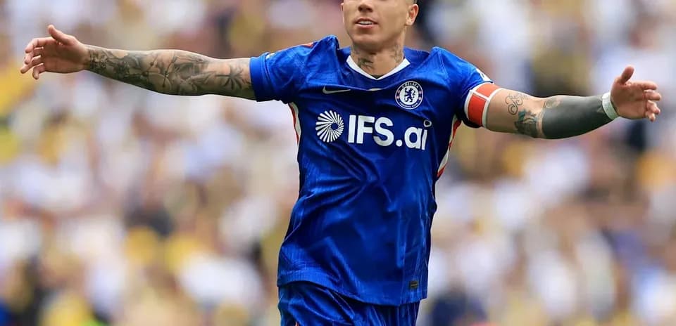 Jugador de Chelsea celebrando en el campo