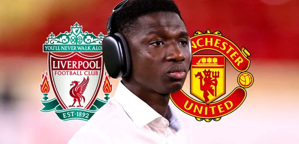 Jugador con auriculares entre logotipos de Liverpool y Manchester United