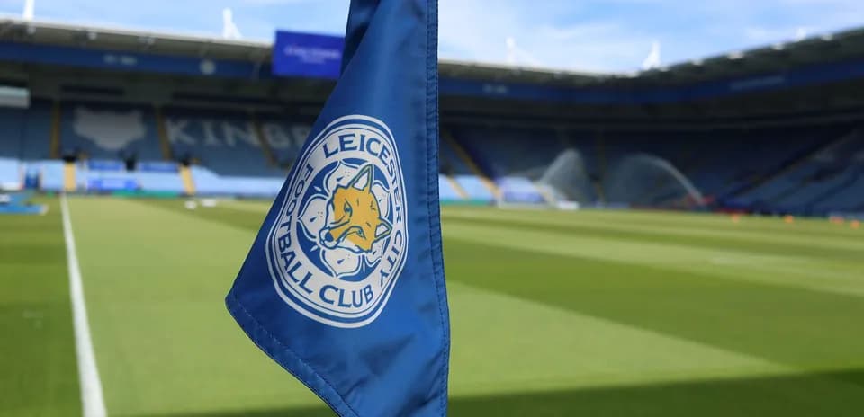 Bandera de esquina con logo de Leicester City