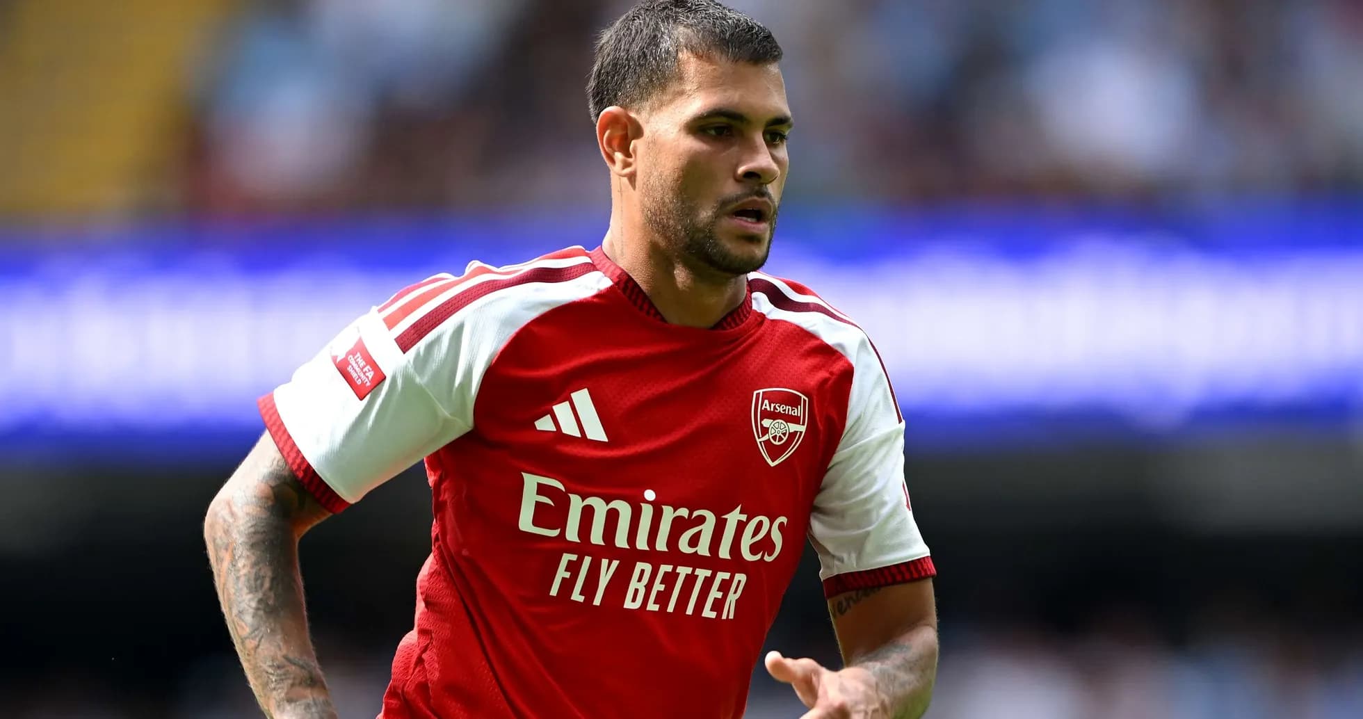 Jugador de Arsenal en acción durante el partido