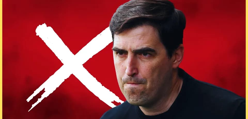 Entrenador con expresión seria frente a fondo rojo