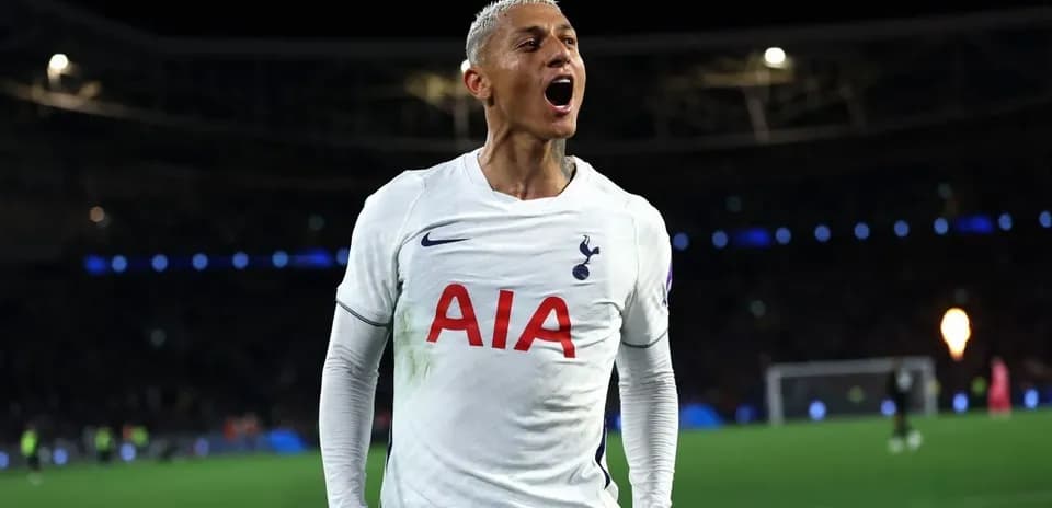 Jugador de Tottenham celebrando un gol en el partido