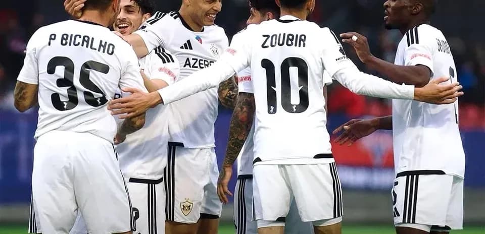 Jugadores de Qarabag celebrando un gol