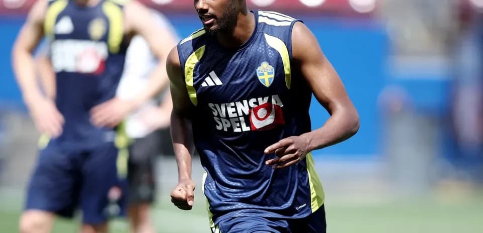 Jugador sueco entrenando para el partido
