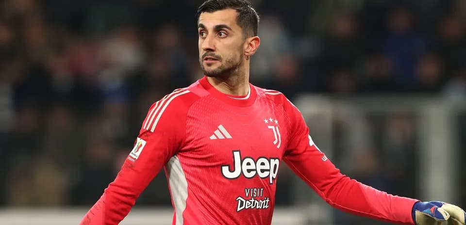 Portero de Juventus en acción durante el partido