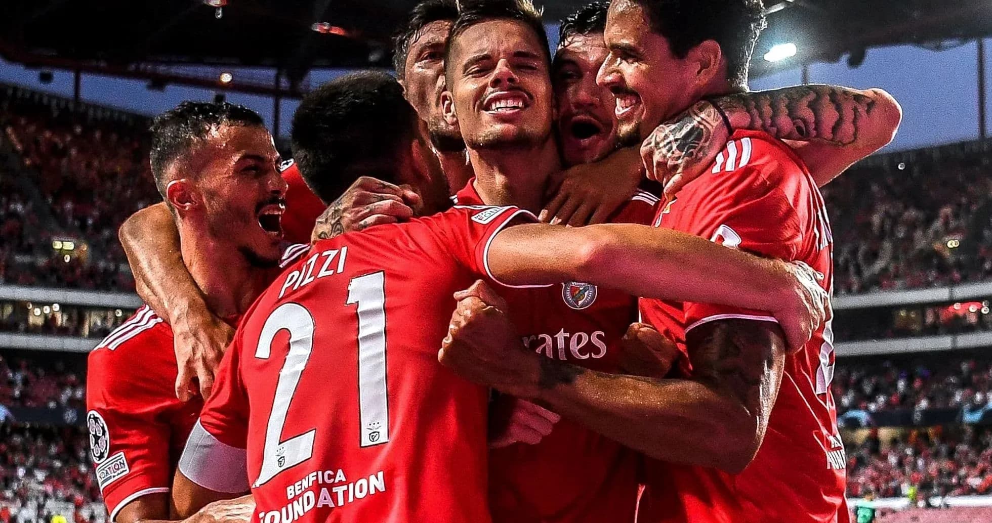 Jugadores de Benfica celebrando un gol