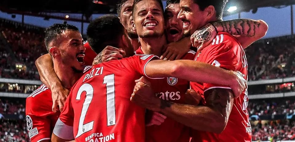Jugadores de Benfica celebrando un gol