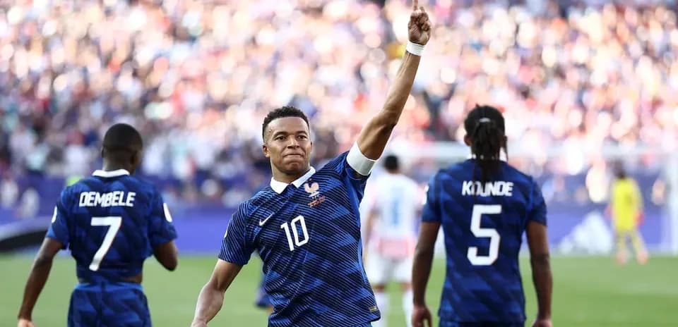 Kylian Mbappé celebrando un gol en el partido