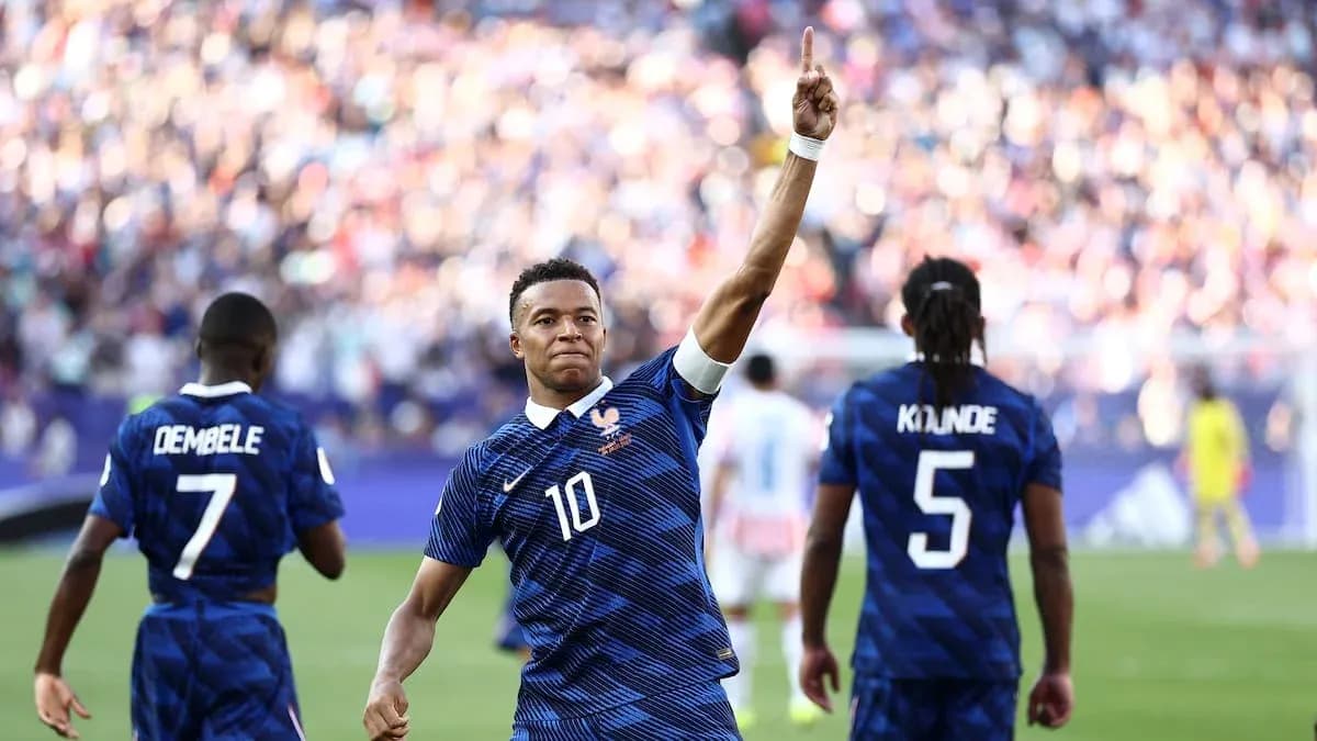 Kylian Mbappé celebrando un gol en el partido