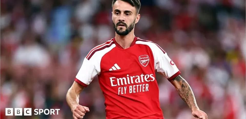Jugador de Arsenal en acción durante el partido