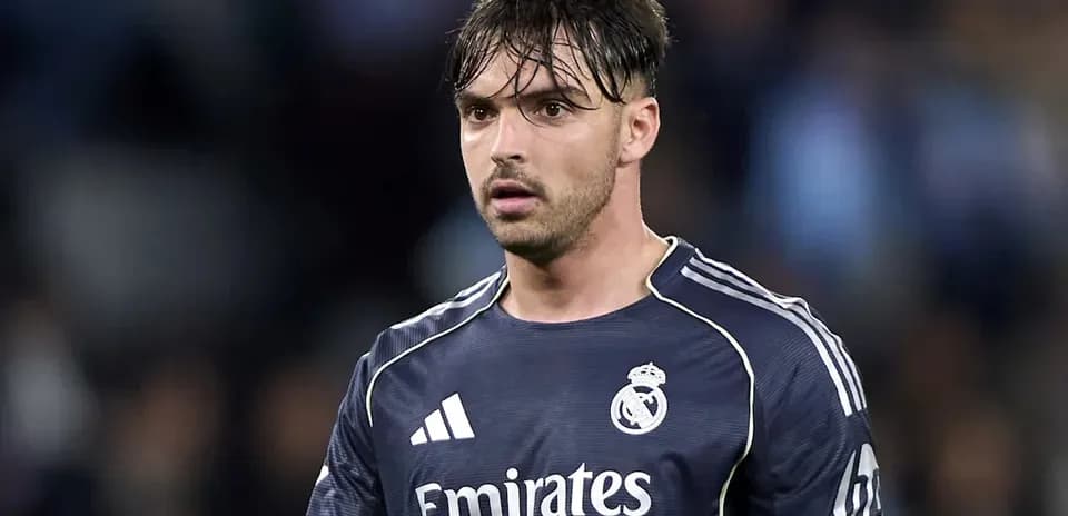 Portero del Real Madrid en acción durante el partido