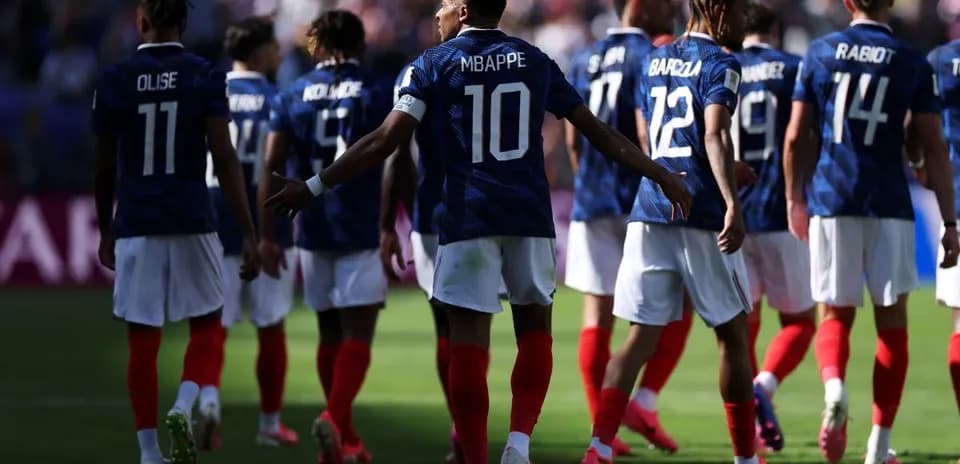 Jugadores de Francia en formación durante el partido