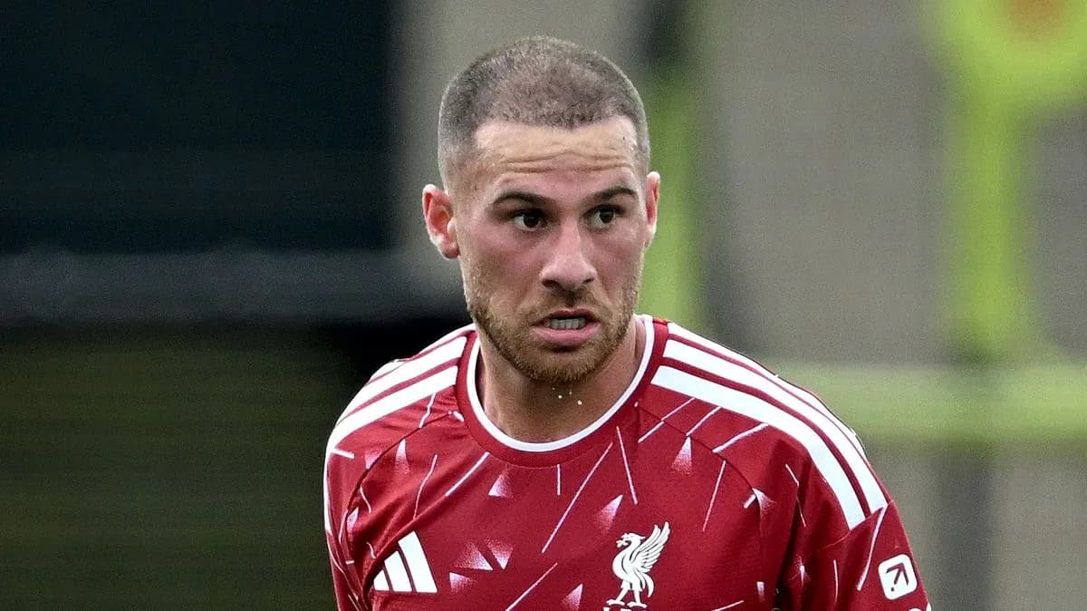 Jugador de Liverpool en acción durante el entrenamiento