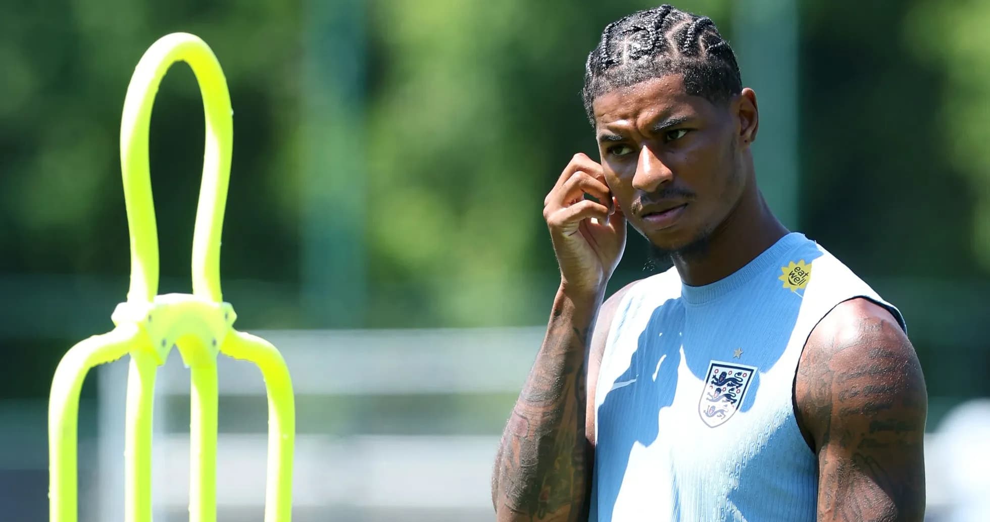 Jugador durante sesión de entrenamiento con conos