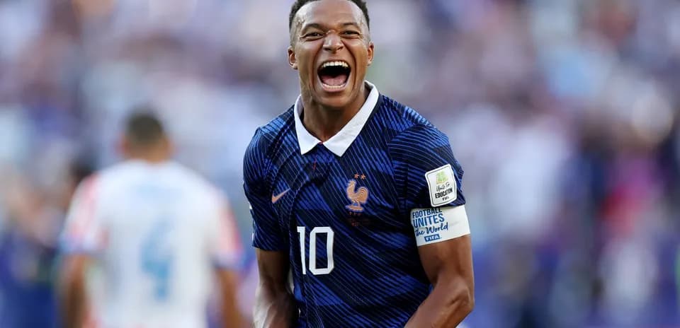 Jugador de Francia celebrando un gol en partido