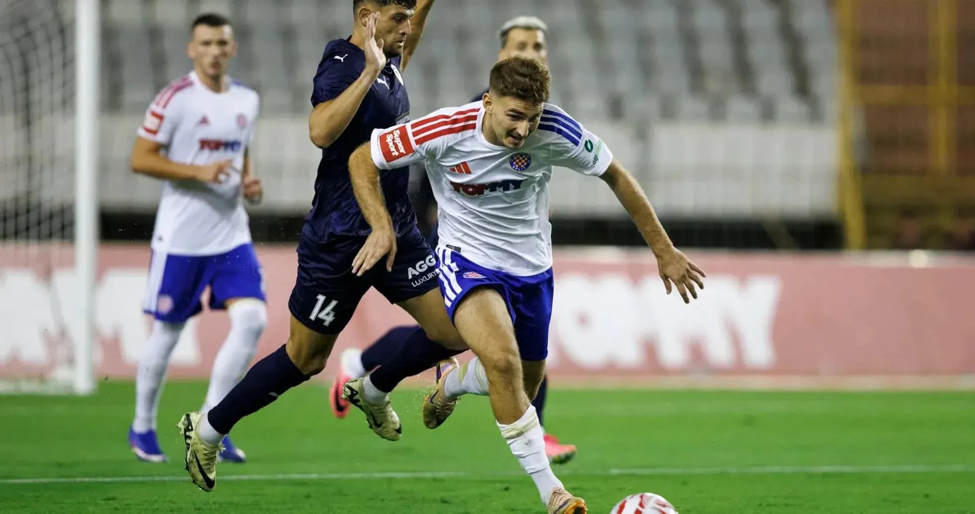 Jugador de HNK Hajduk Split en acción