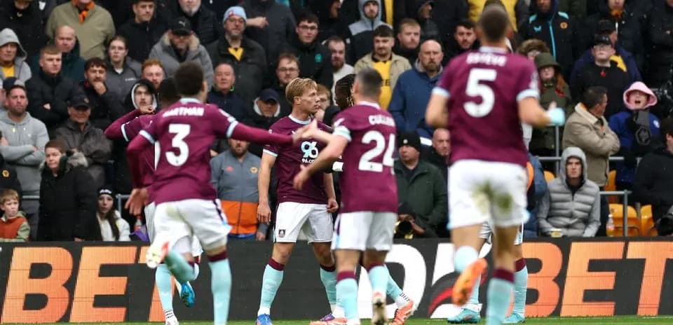 Celebración de gol de Burnley en el partido