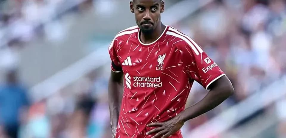 Jugador de Liverpool en acción durante un partido