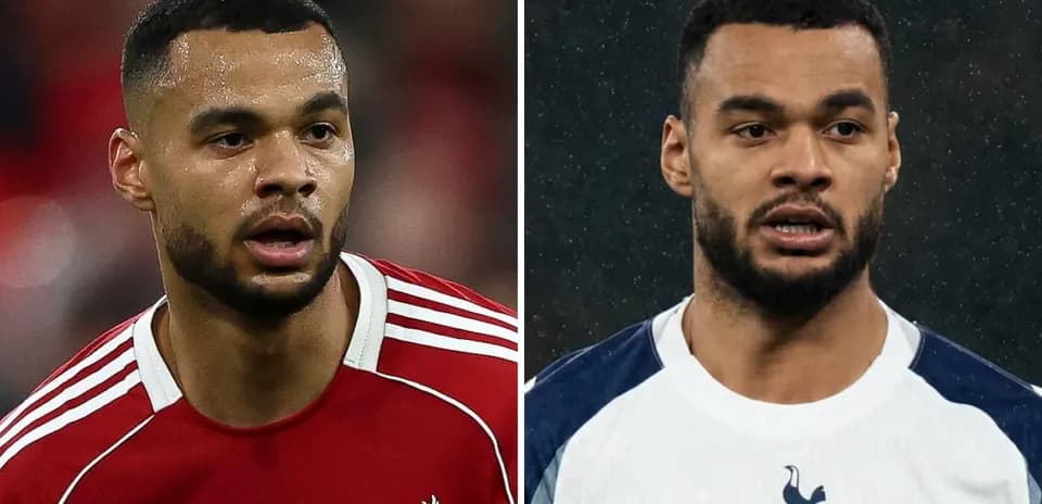 Jugador con camisetas de Liverpool y Tottenham Hotspur