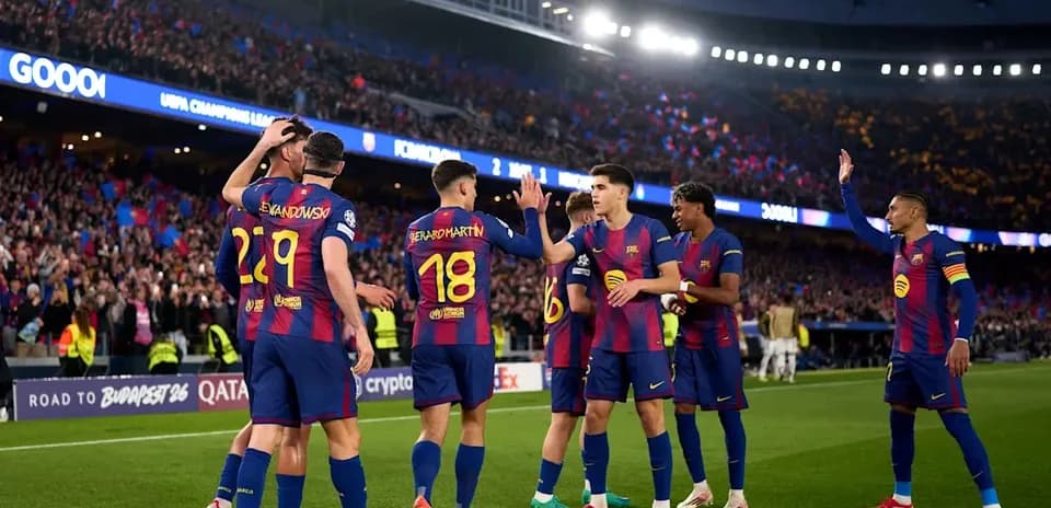 Jugadores del FC Barcelona celebrando un gol en el Camp Nou