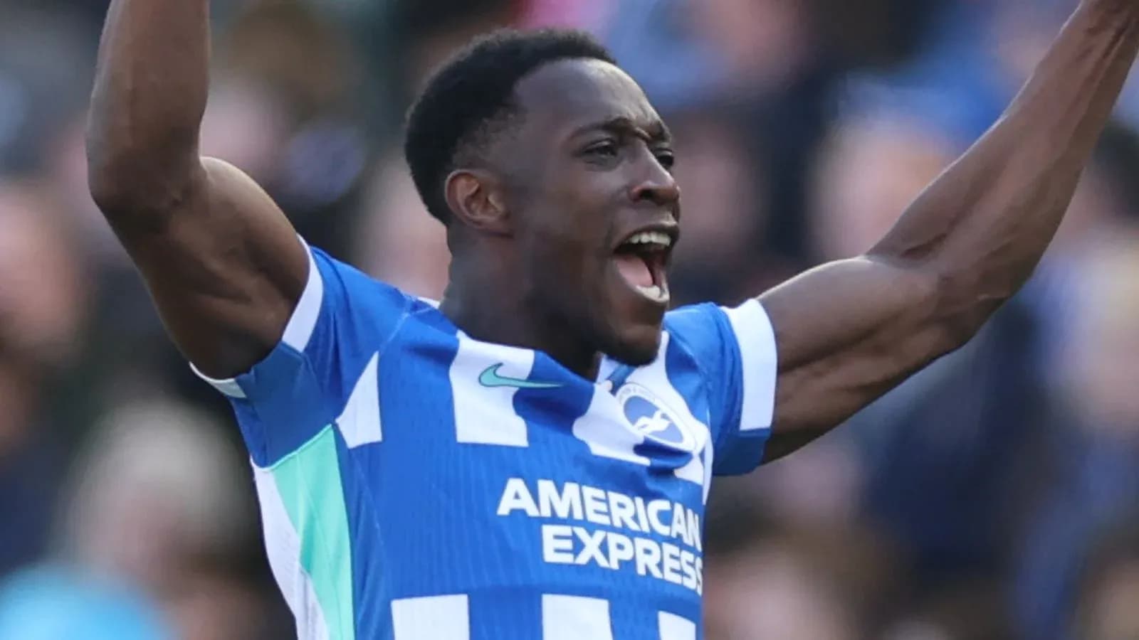 Jugador de Brighton celebrando un gol con entusiasmo