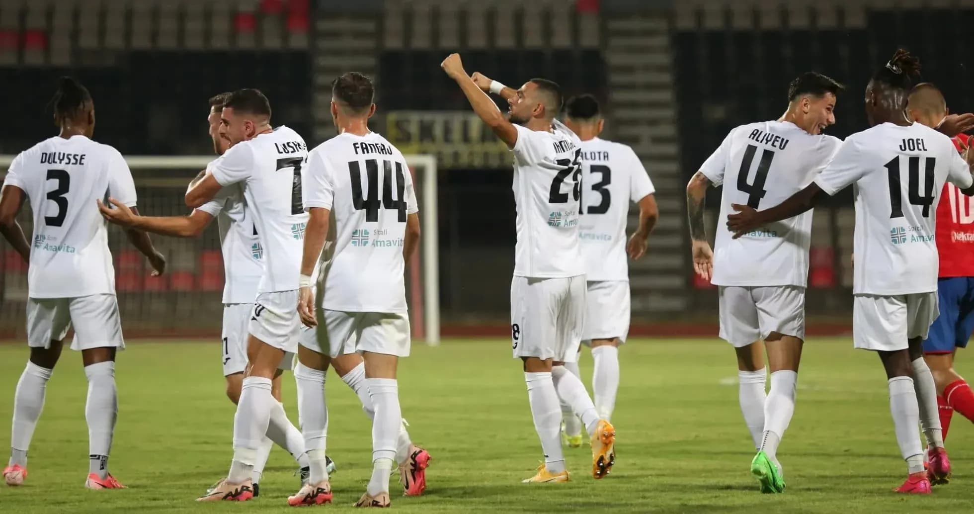 Jugadores de Omonia Nicosia celebrando un gol