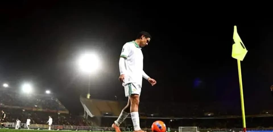 Jugador preparándose para un tiro de esquina