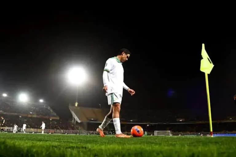 Jugador preparándose para un tiro de esquina