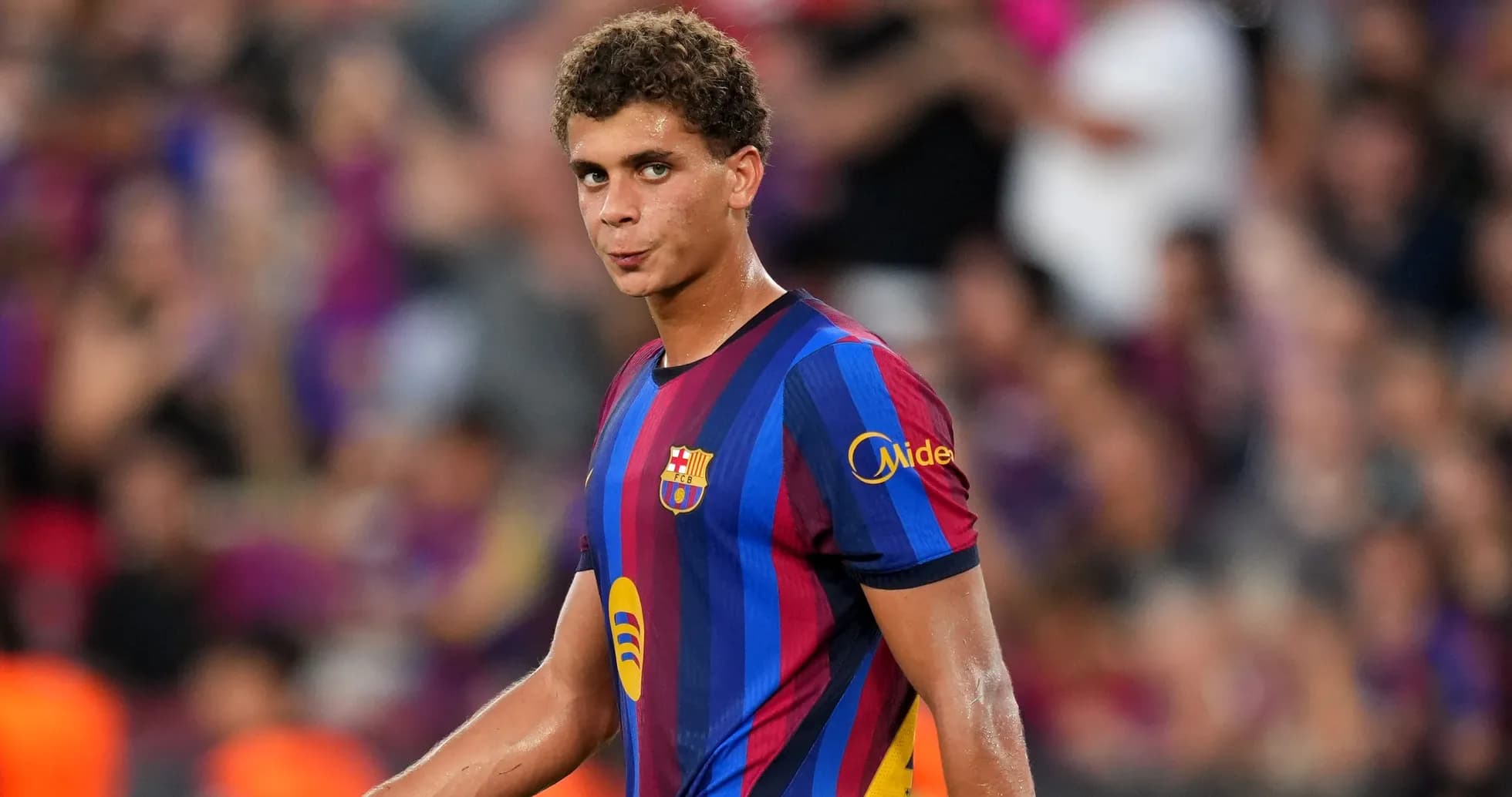 Jugador de Barcelona en el campo durante un partido
