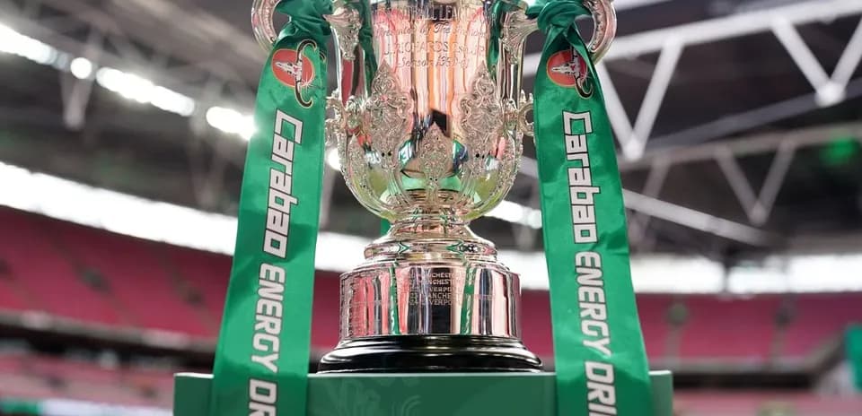 Trofeo de la Carabao Cup en estadio Wembley