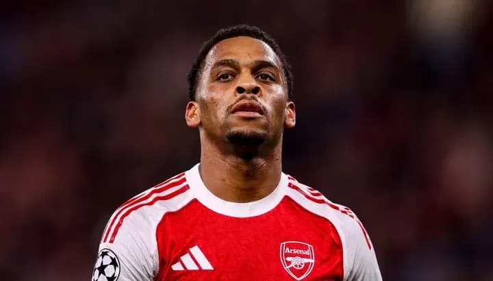 Jugador de Arsenal en campo durante partido