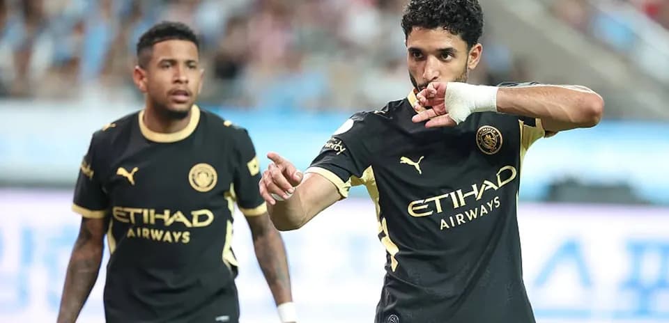 Jugador celebrando un gol durante el partido
