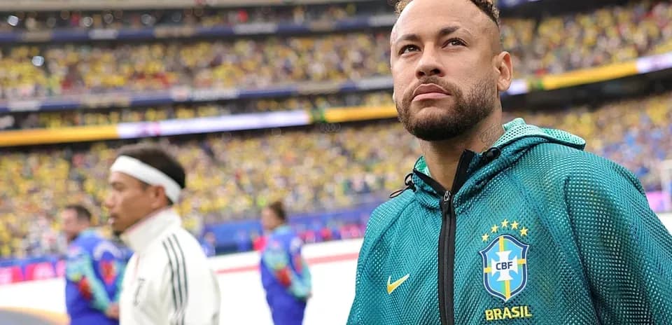 Neymar en el campo antes del partido