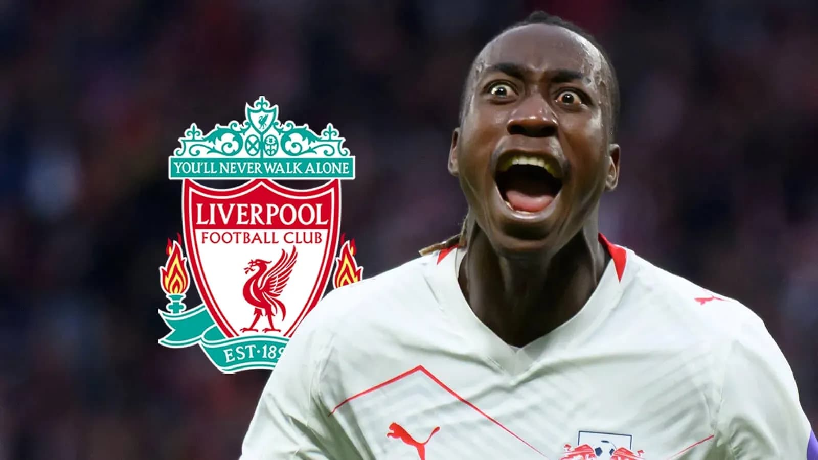 Jugador celebrando con el escudo de Liverpool detrás